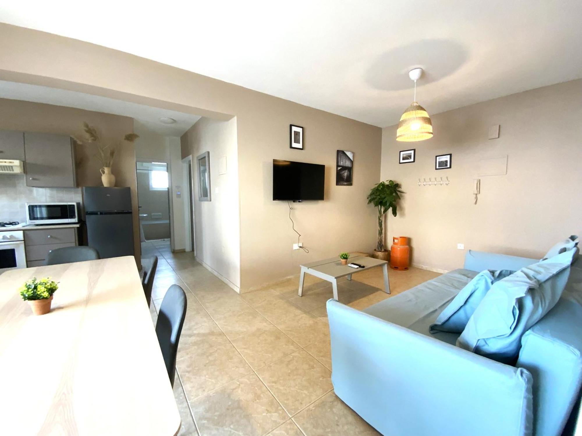 Spacious 3apt Combo, Fast Wifi, 5min Walk To